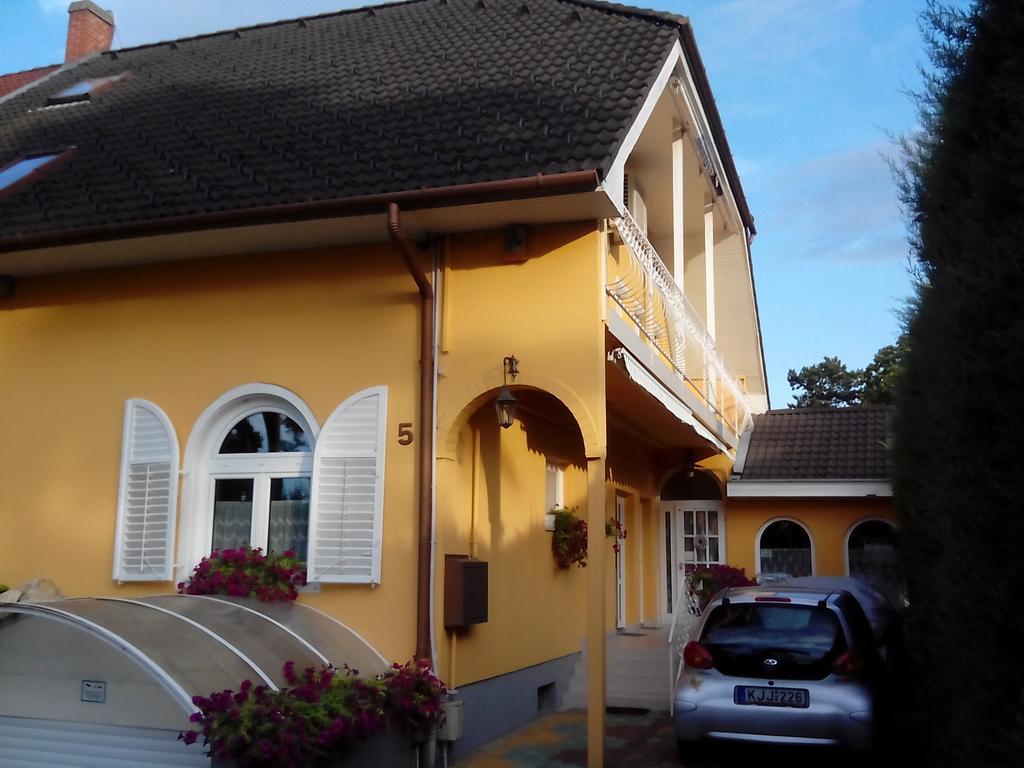 Ilona Vendeghaz Hotel Siofok Exterior photo